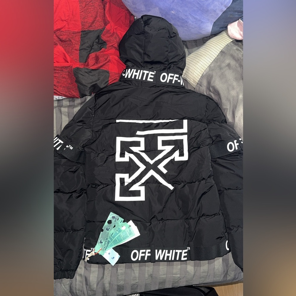 Off-white medium 1:1